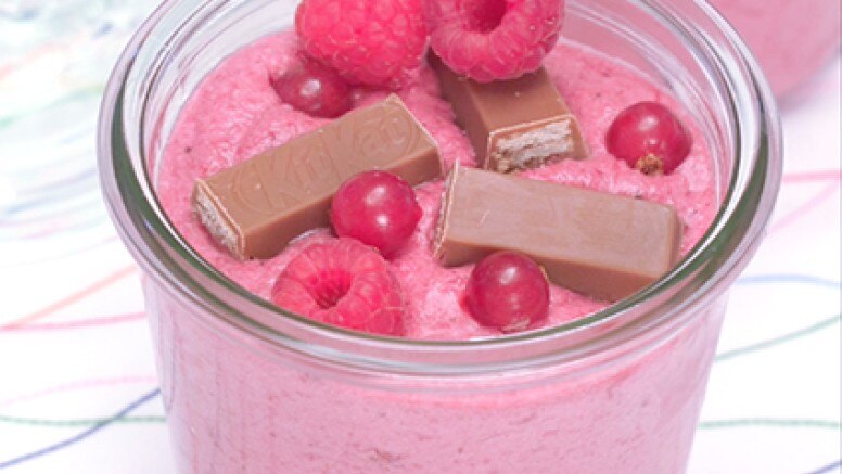 kitkat red fruit mousse