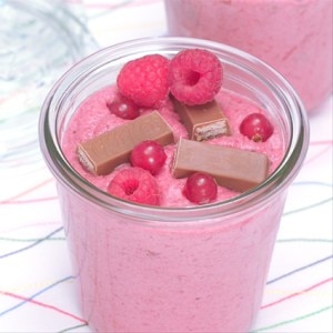 kitkat red fruit mousse